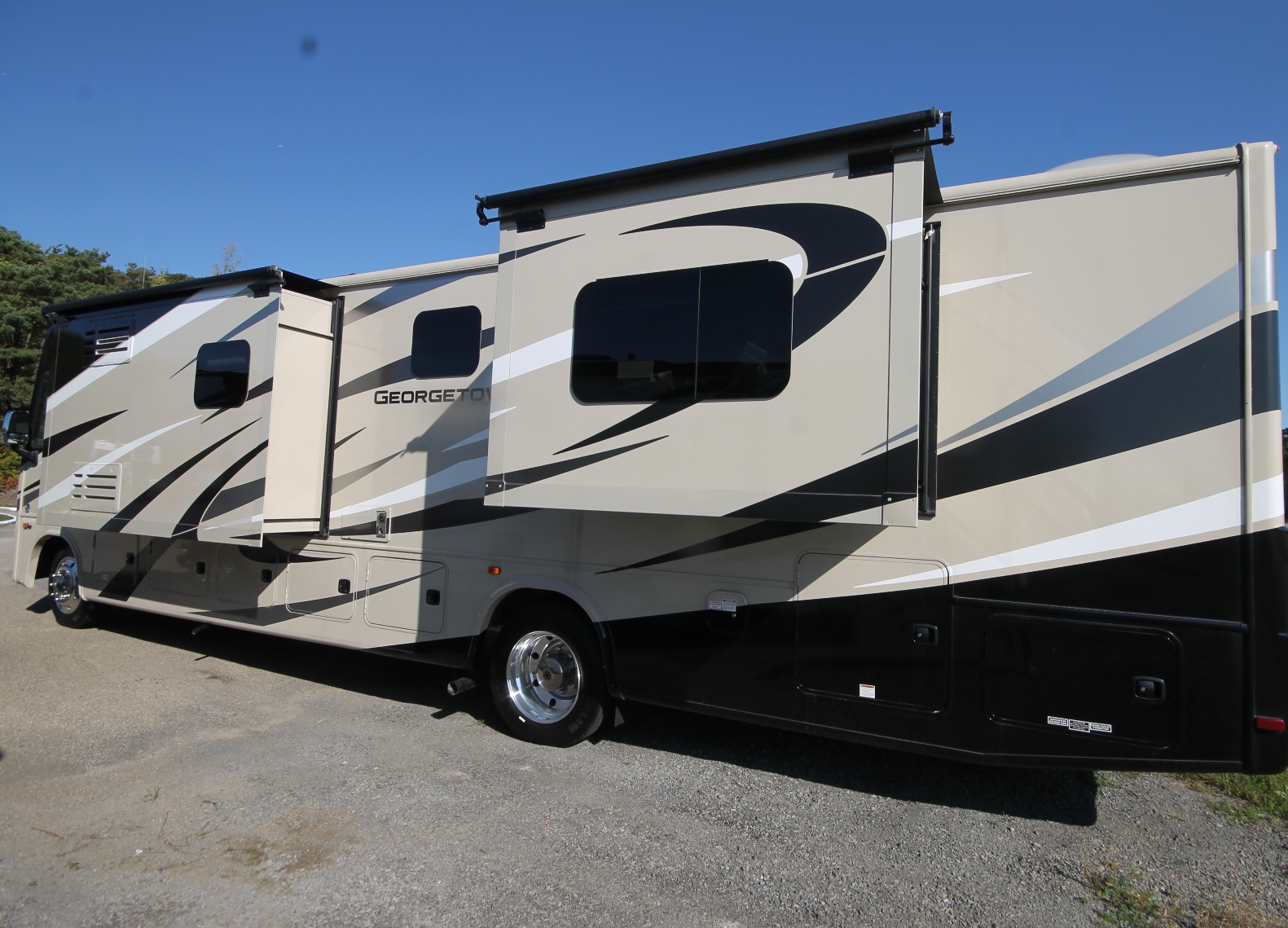 New and Used RV Motorhomes for Sale - RVHotline Canada RV Trader