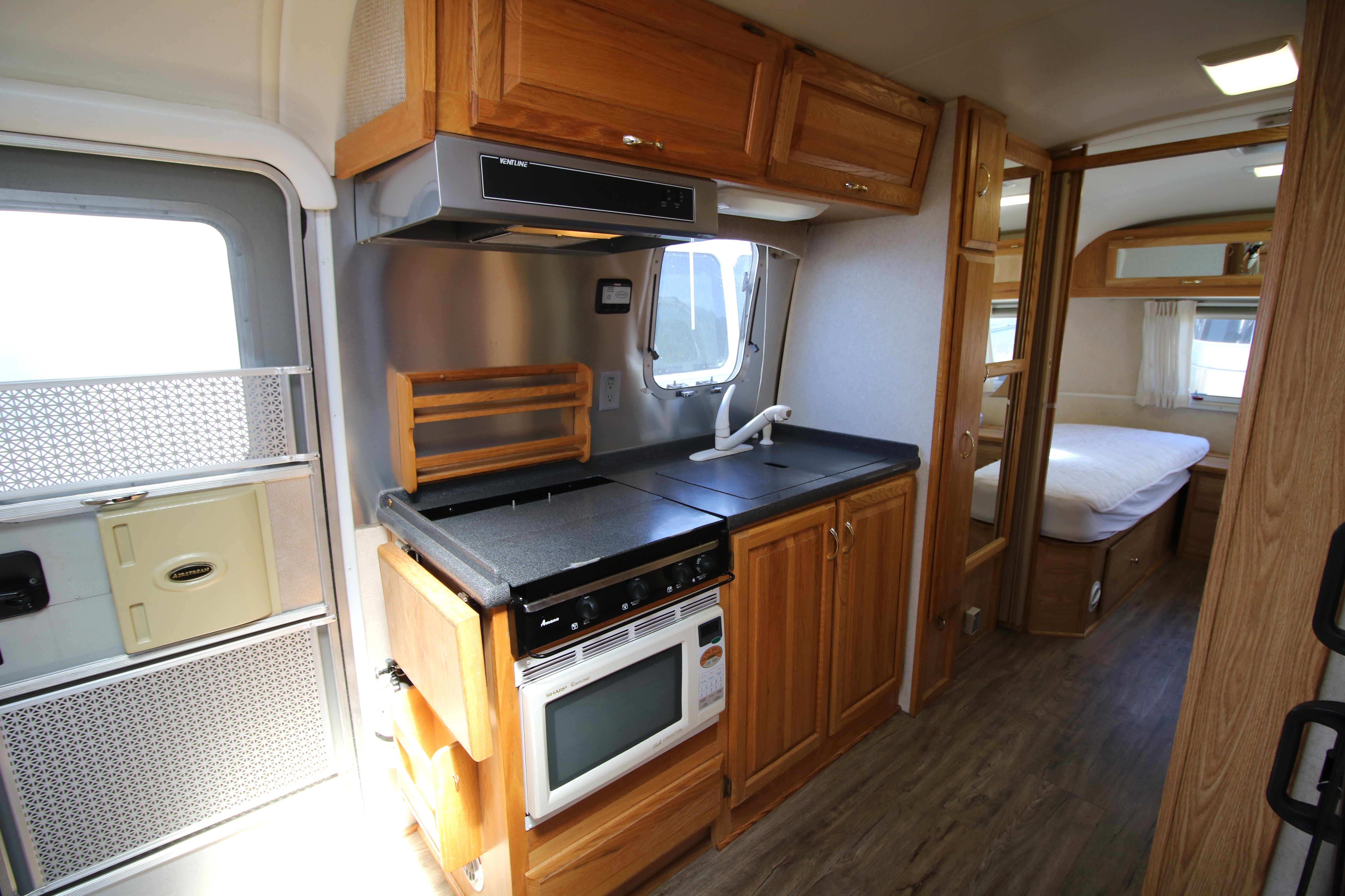2005 Airstream classic 25rb twin