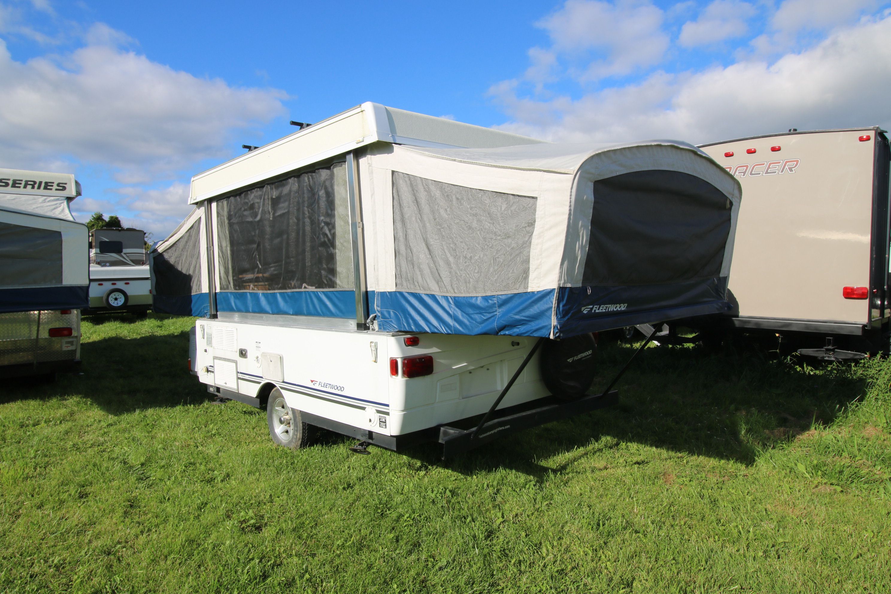 2007 fleetwood pop up trailer