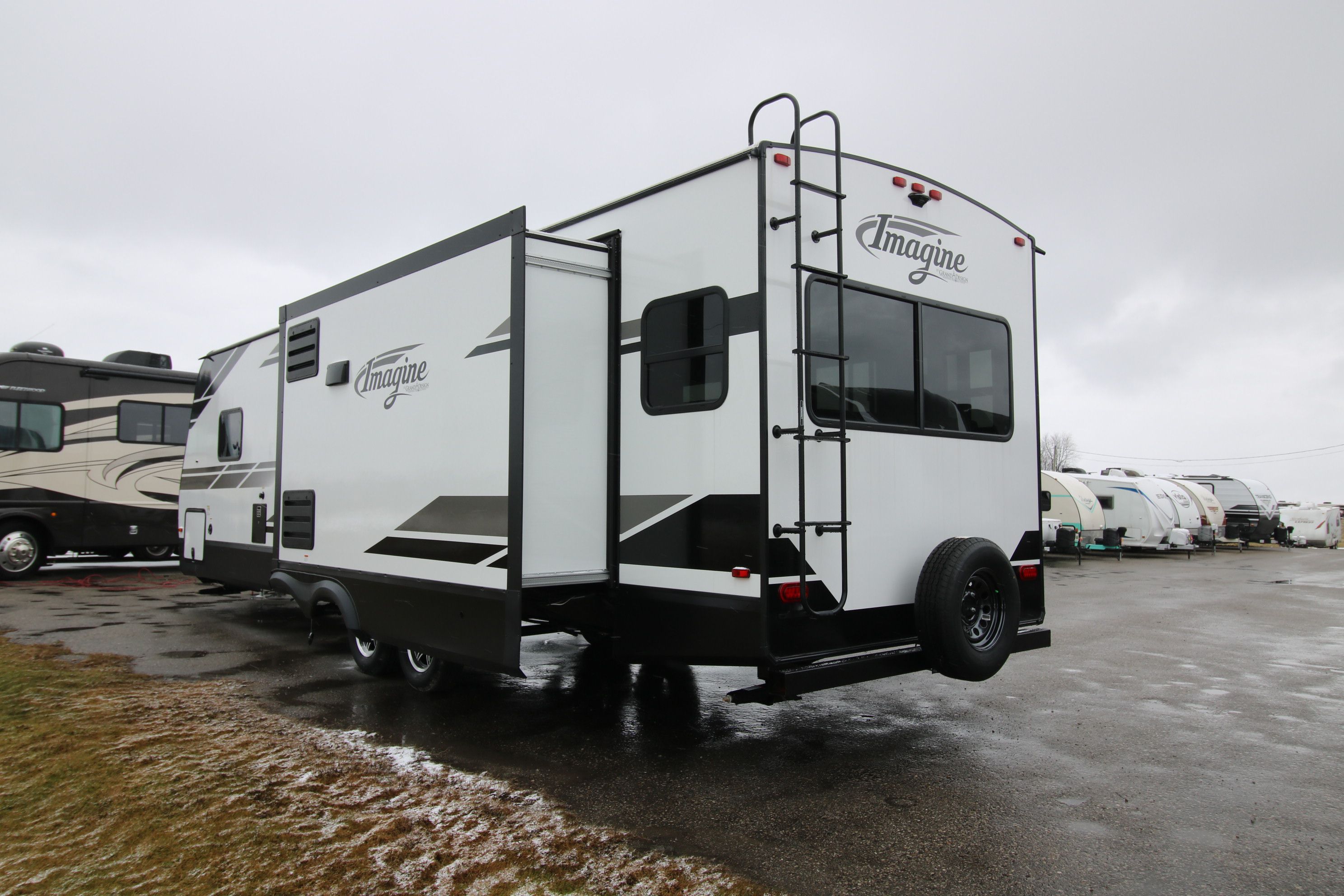 2021 30 ft travel trailer