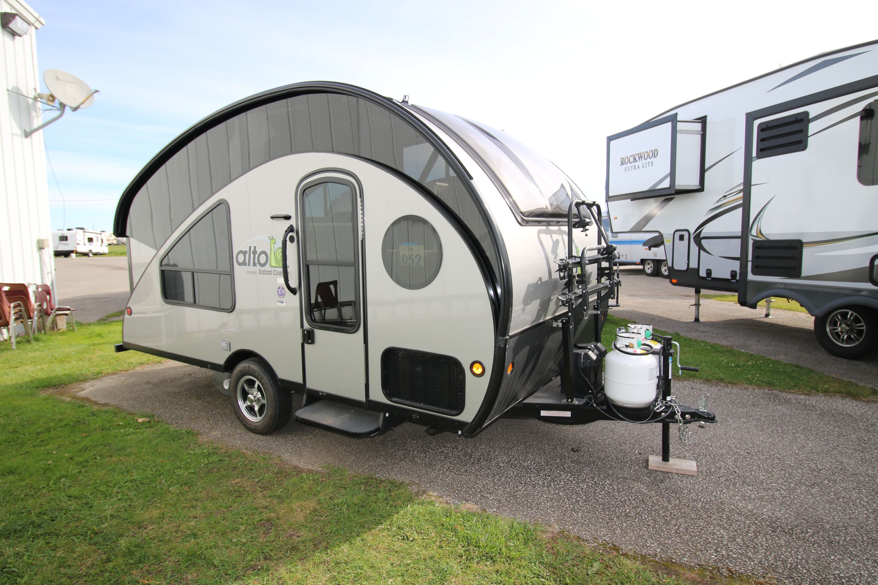 alto teardrop camper trailer by safari condo