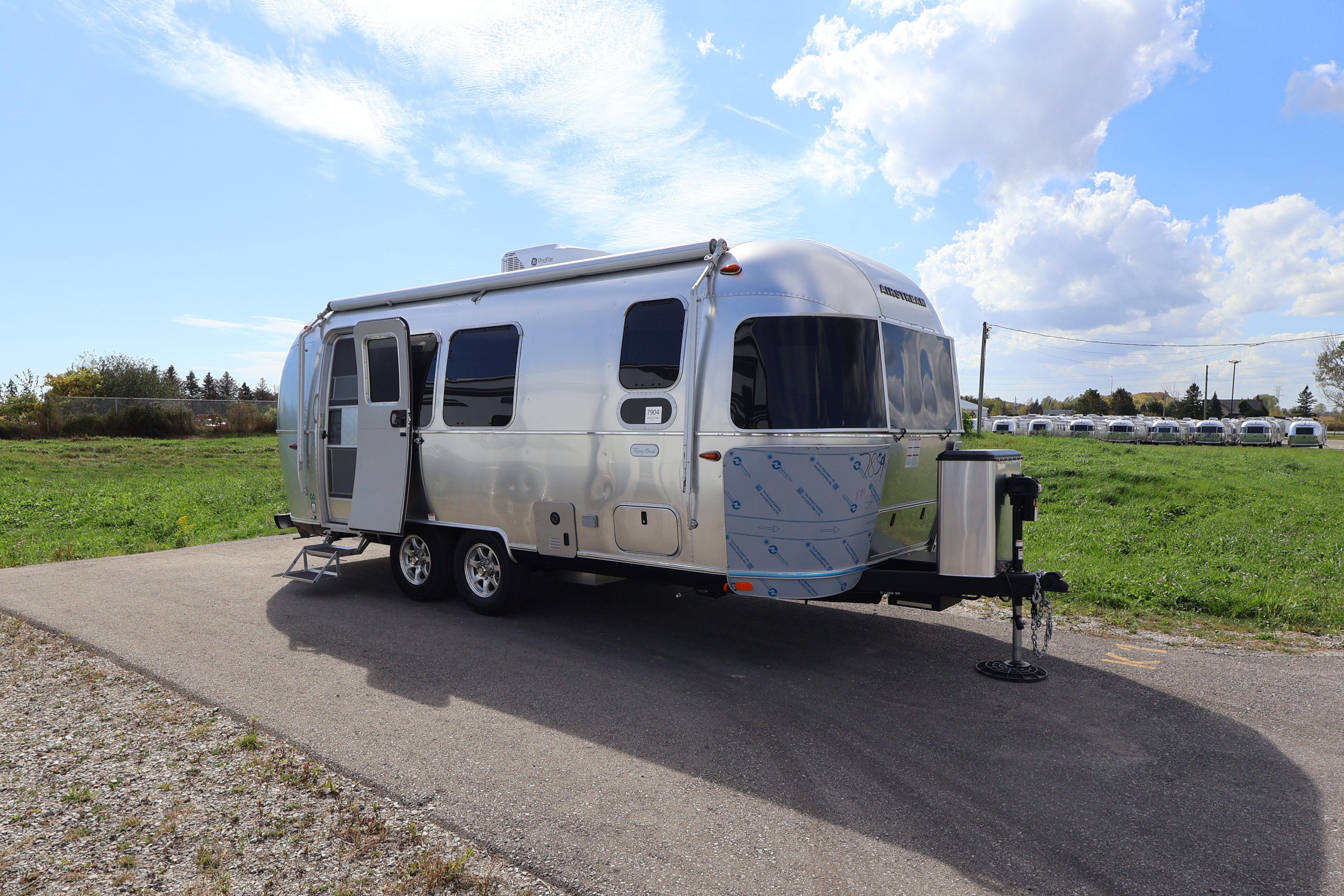 2026 AIRSTREAM AIRSTREAM FLYING CLOUD 23FB TWIN Airstreams Campers 
