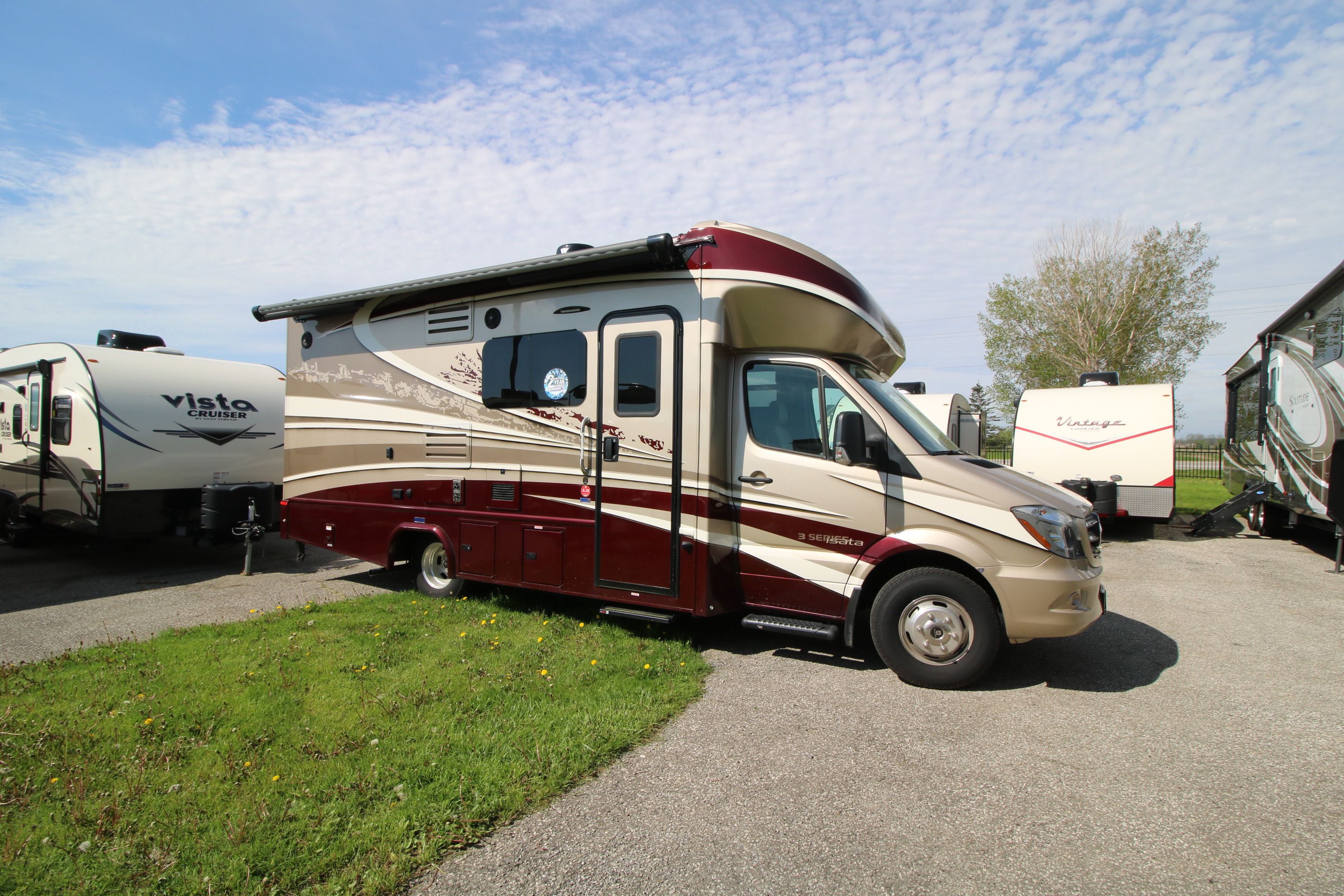 Isata 3 Motorhomes Airstreams Campers CanAm RV London Ontario