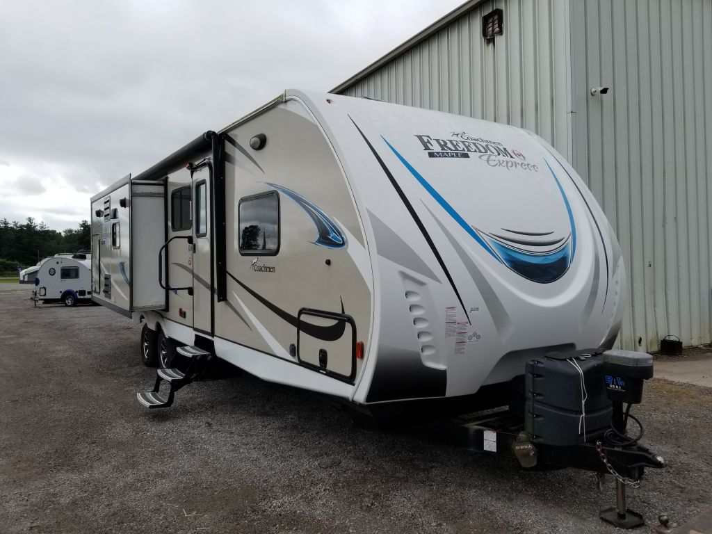 2018 Freedom Express 322RLDS