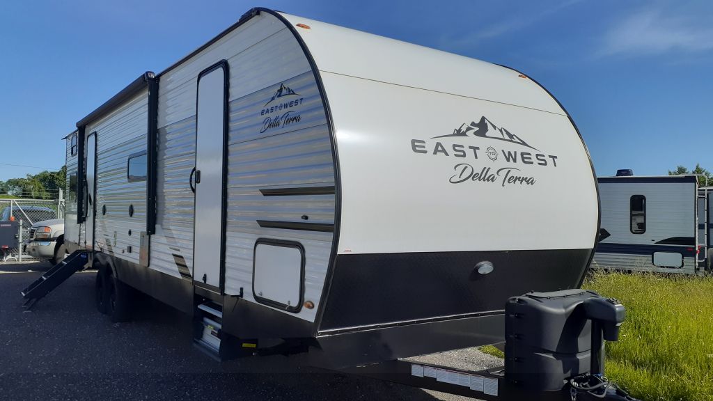 2022 EAST TO WEST DELLA TERRA 312BH