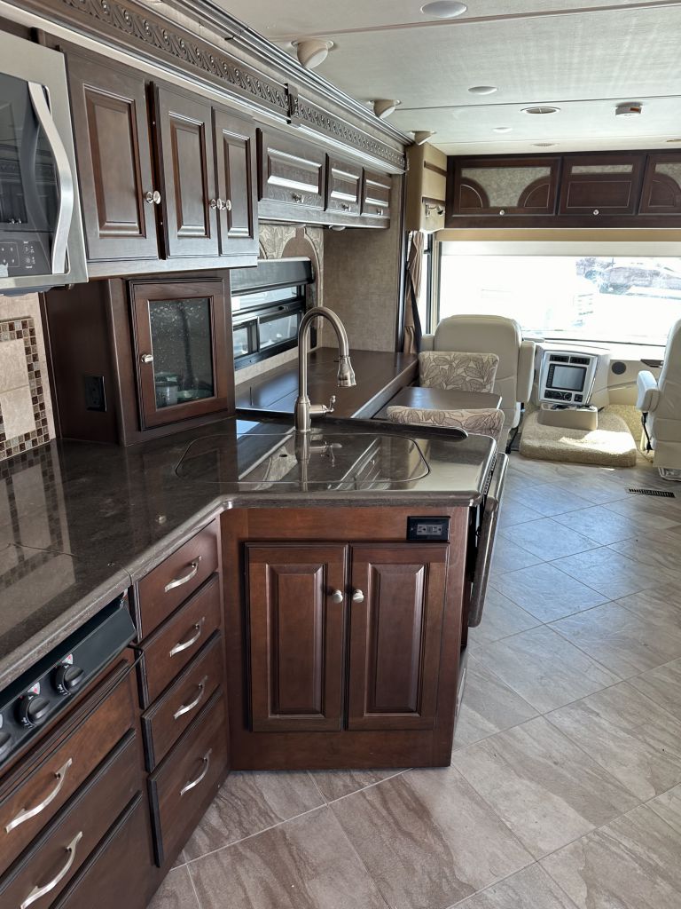 2016 Winnebago adventurer 37f