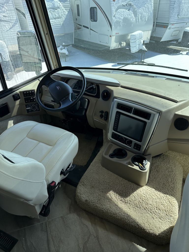 2016 Winnebago adventurer 37f