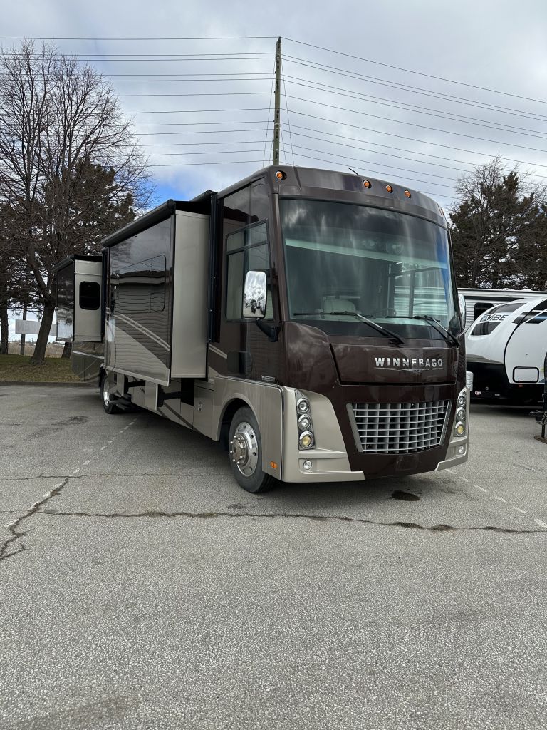 2016 WINNEBAGO Adventurer 37F