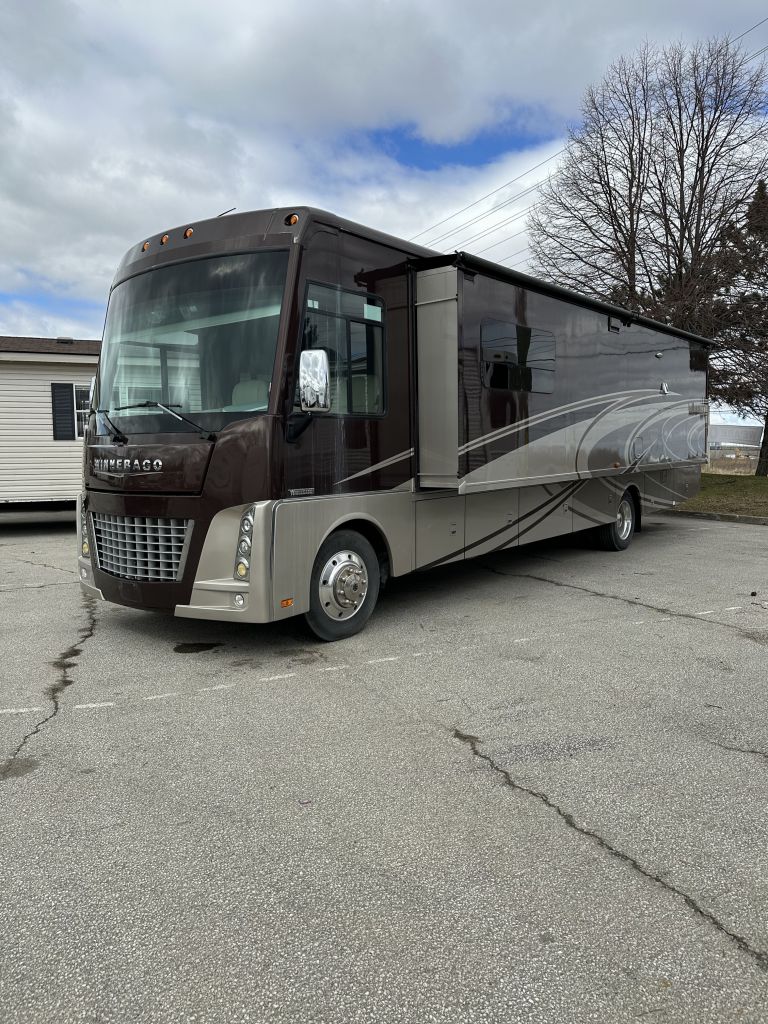 2016 Winnebago adventurer 37f