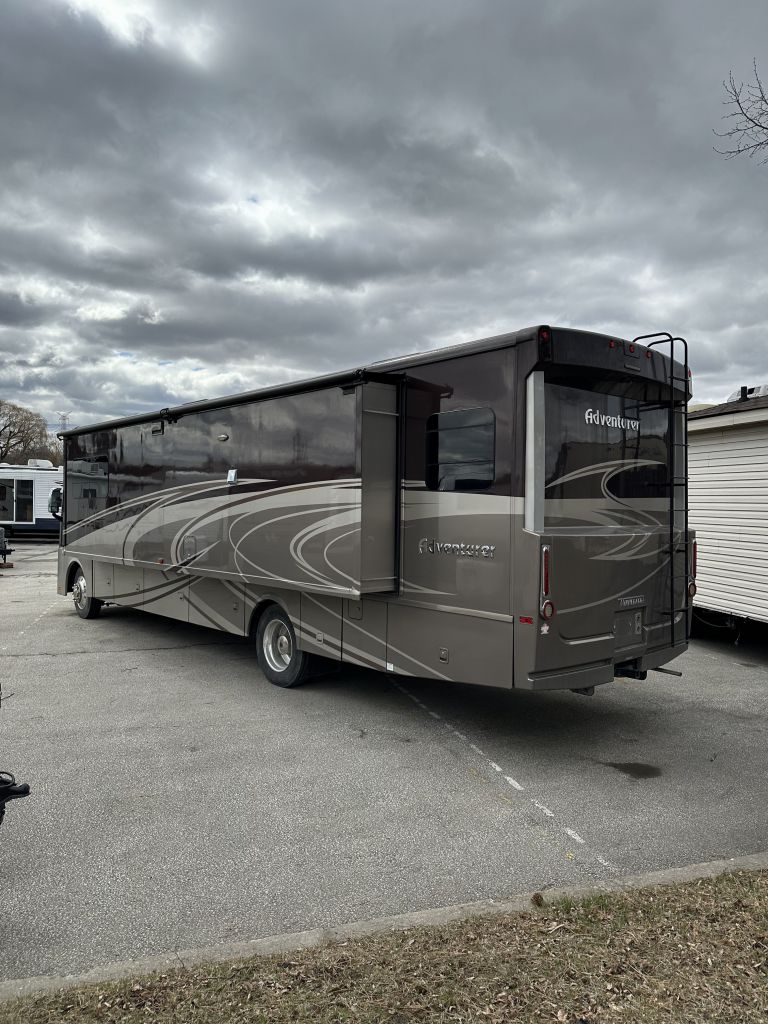 2016 Winnebago adventurer 37f